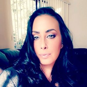 Meet your Posher, Desiree